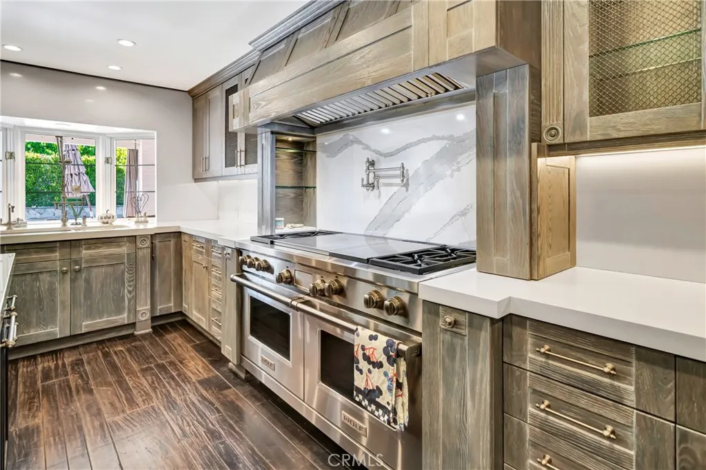 5441 Calvin Avenue, Tarzana, California 91356 home-pic-17