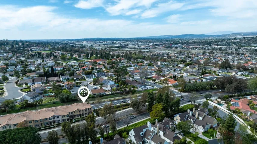 Premium restaurants/shopping blocks away, or easy multiple freeway access to your favorite neighboring hotspot