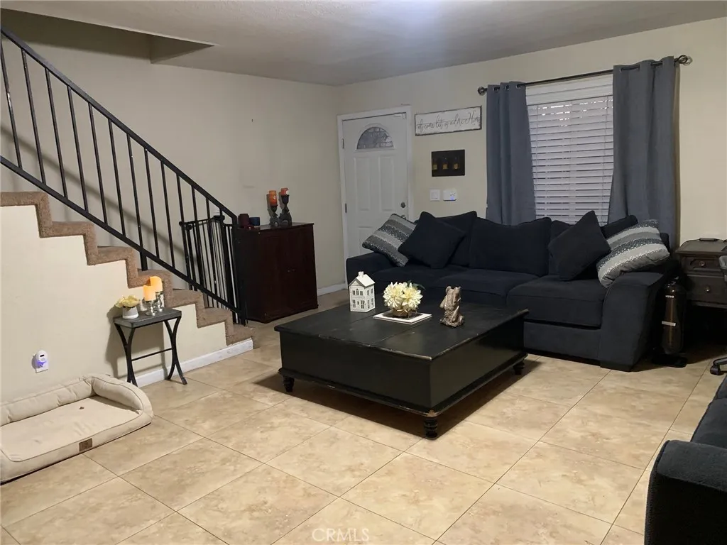 10316 S San Pedro Street, Los Angeles, California 90003 home-pic-4