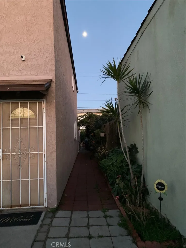 10316 S San Pedro Street, Los Angeles, California 90003 home-pic-1