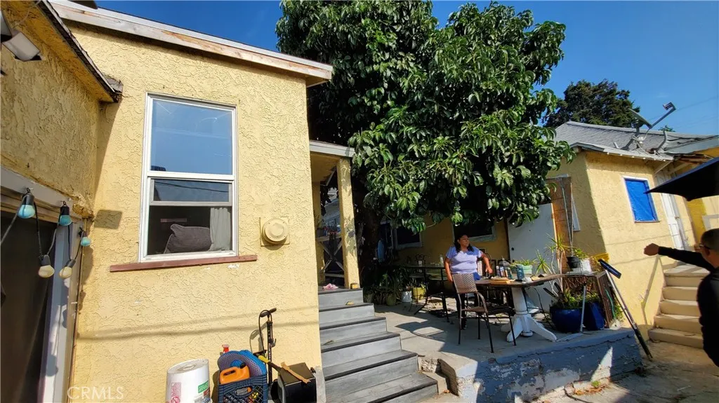 1713 S Berendo Street, Los Angeles, California 90006 home-pic-3