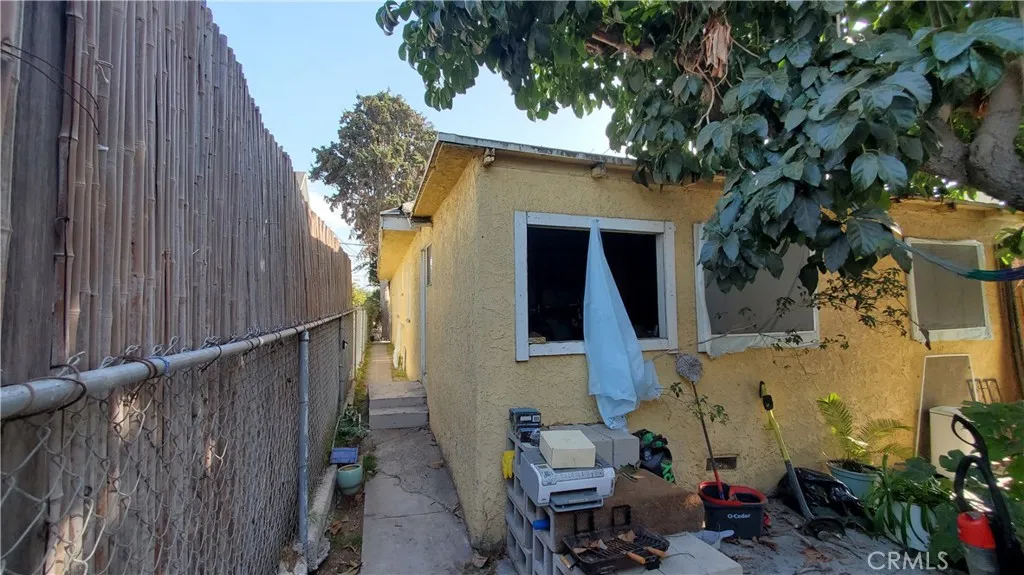 1713 S Berendo Street, Los Angeles, California 90006 home-pic-6