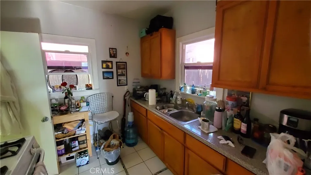 1713 S Berendo Street, Los Angeles, California 90006 home-pic-16