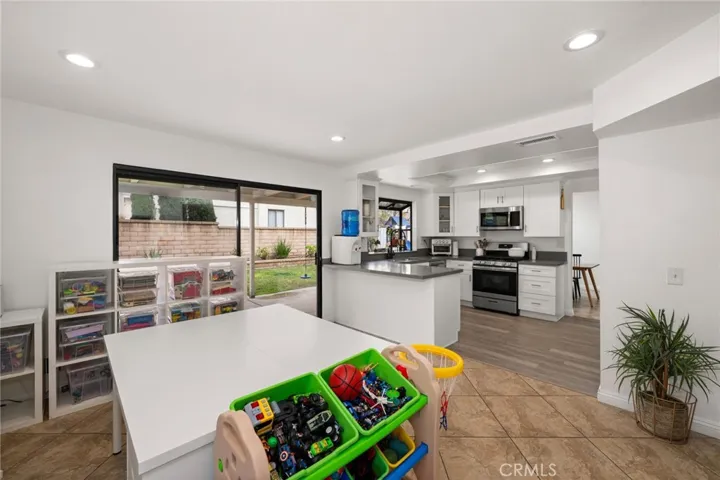 559 Conestoga Road, San Dimas, California 91773