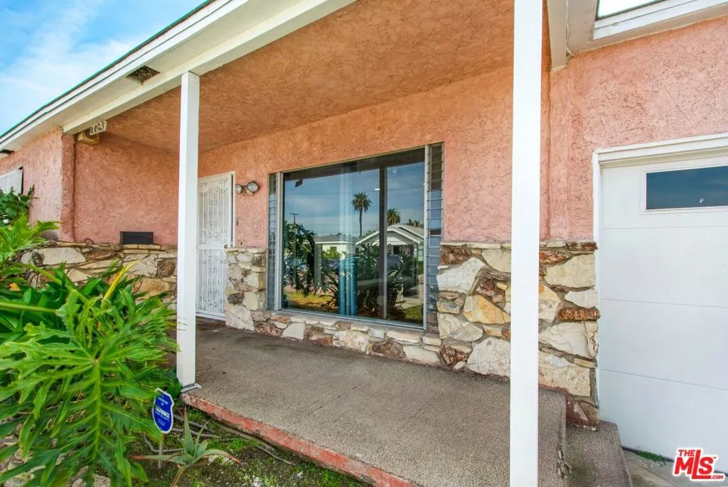 724 W Plum Street, Compton, California 90222 home-pic-3