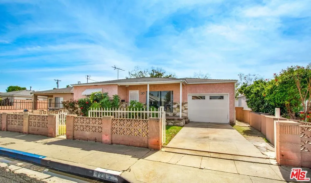 724 W Plum Street, Compton, California 90222 home-pic-1