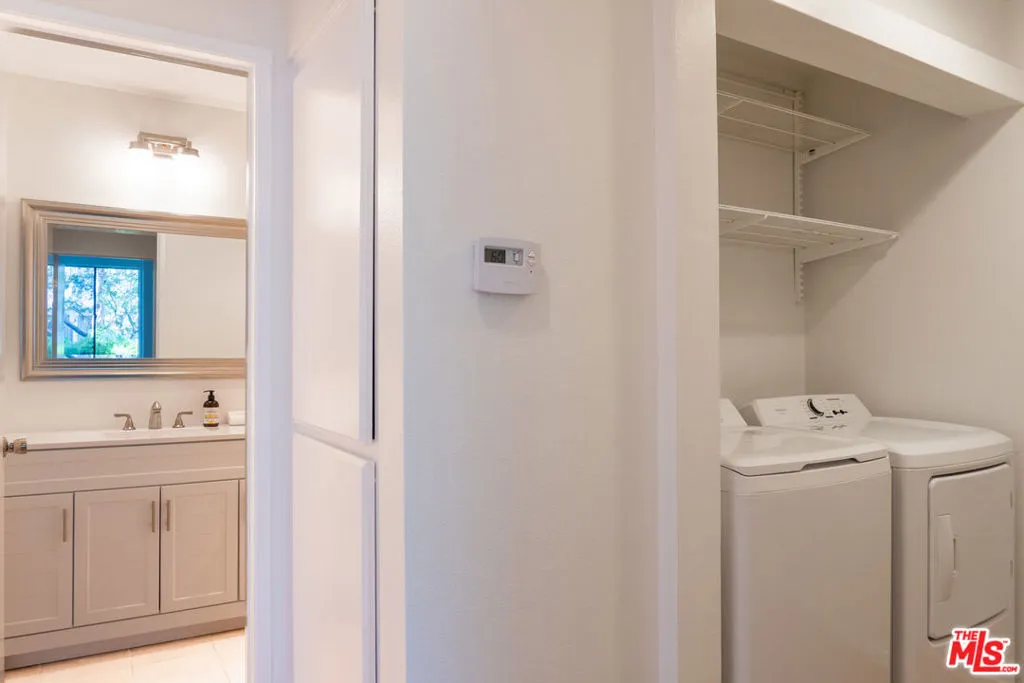 10861 Moorpark Street 116, Toluca Lake, California 91602 home-pic-19