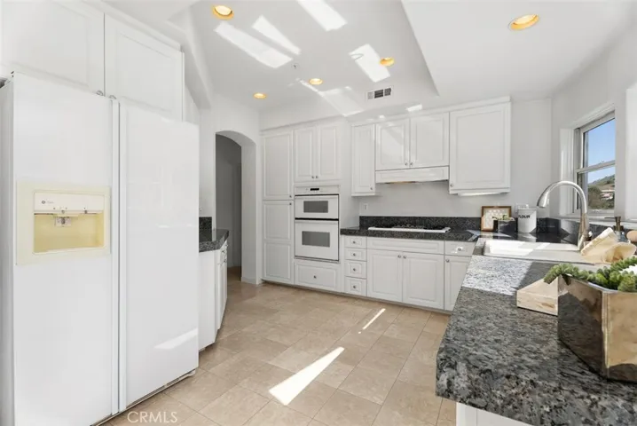 Large, spacious and light kitchen