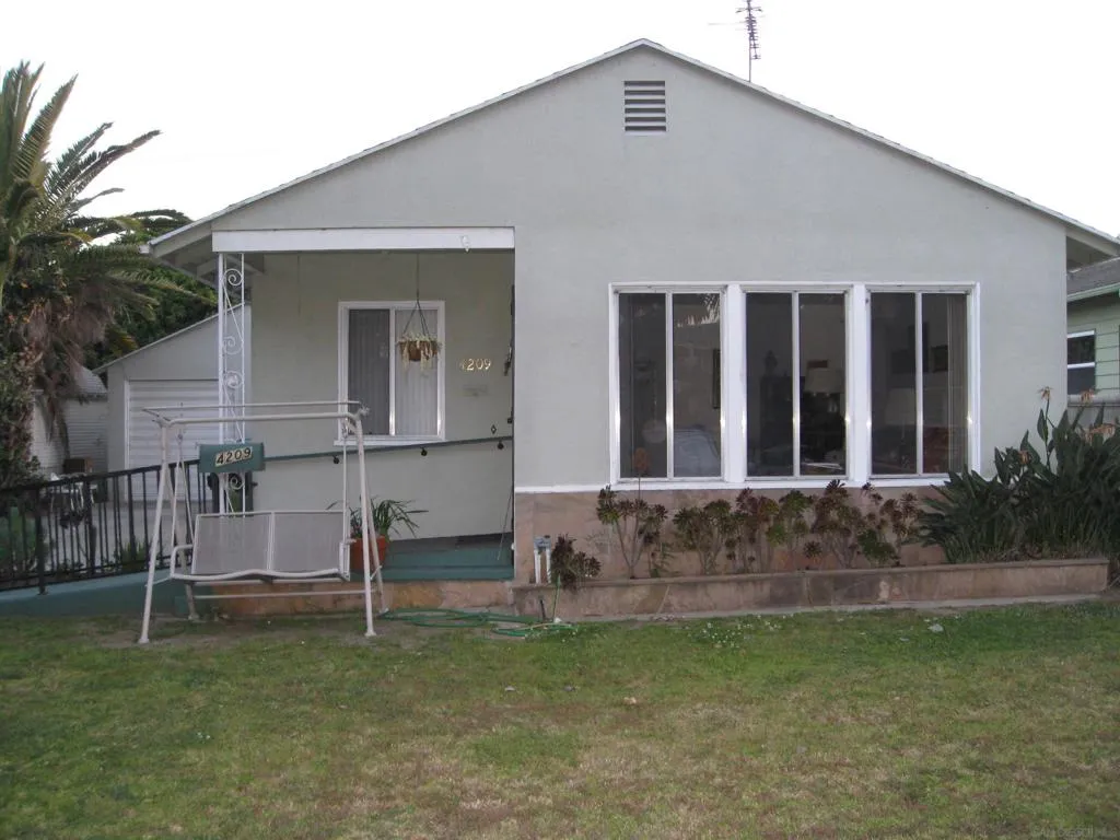 4209 Lafayette Pl, Culver City, California 90232, 2 Bedrooms Bedrooms, ,1 BathroomBathrooms,Residential Lease,For Rent,LAFAYETTE PL,250021336SD