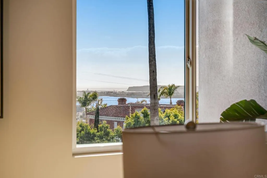 2414 Front Street, San Diego, California 92101 home-pic-19