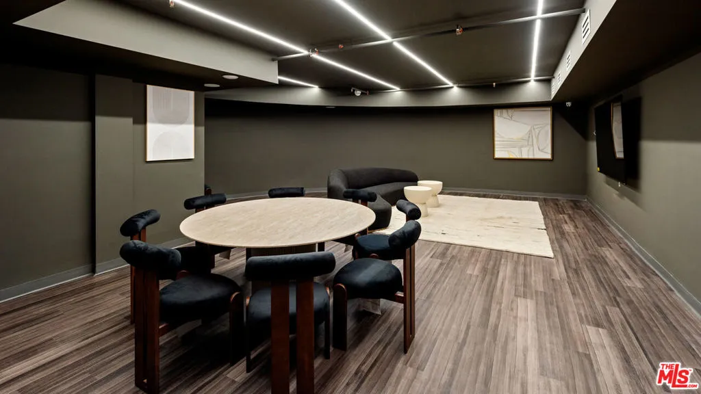 505 Barrington 106, Los Angeles, California 90049 home-pic-16