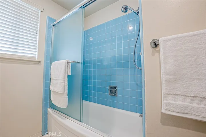 Full Hallway Bathroom
