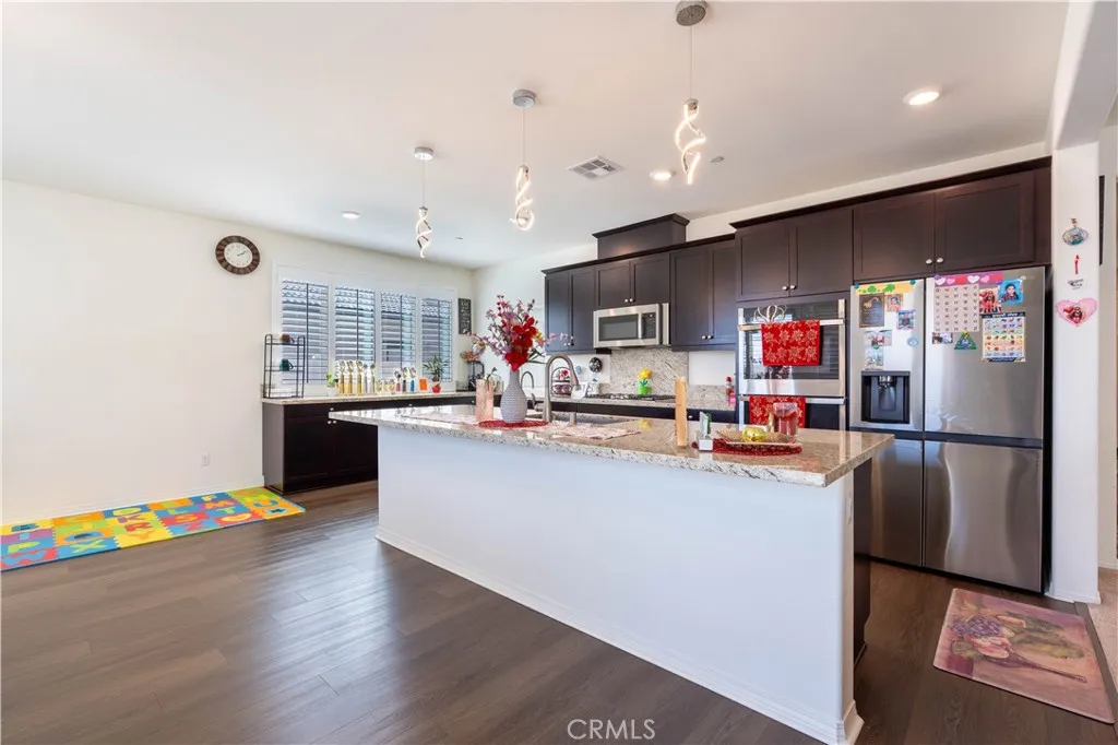 6594 June Mountain Way, Jurupa Valley, California 92509 home-pic-3