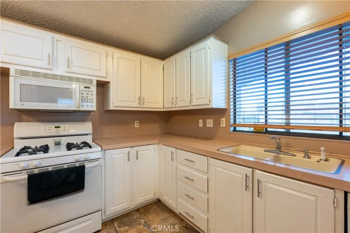 20843 Waalew Road C8, Apple Valley, California 92307