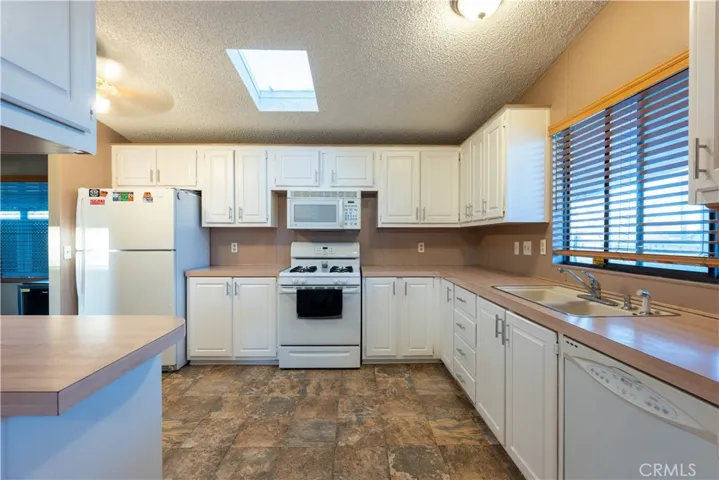 20843 Waalew Road C8, Apple Valley, California 92307