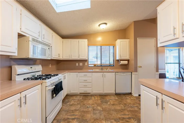 20843 Waalew Road C8, Apple Valley, California 92307