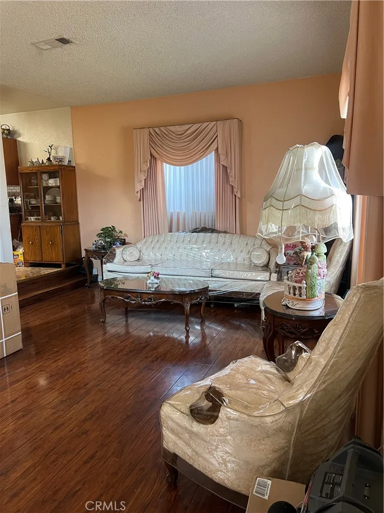 451 E 111th Place, Los Angeles, California 90061 home-pic-3