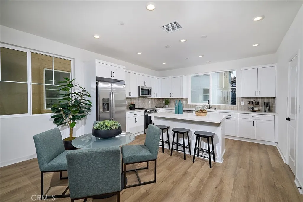 6052 Fairfax Drive, Eastvale, California 92880 home-pic-5