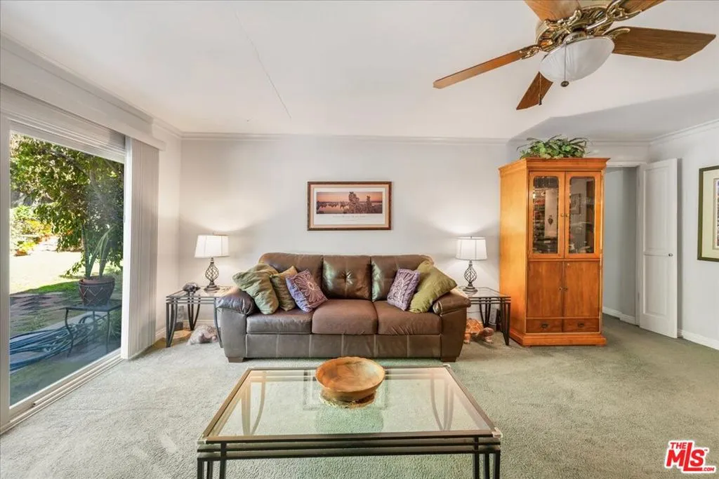 9697 Moorgate Road, Beverly Hills, California 90210 home-pic-14