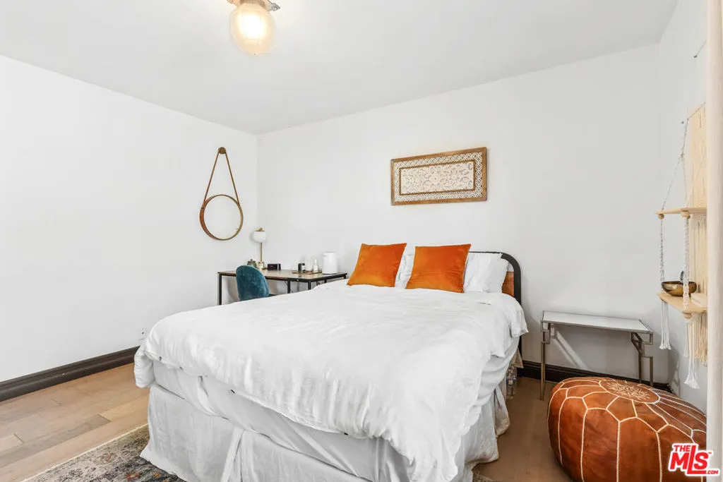 1097 S Plymouth Boulevard, Los Angeles, California 90019 home-pic-27