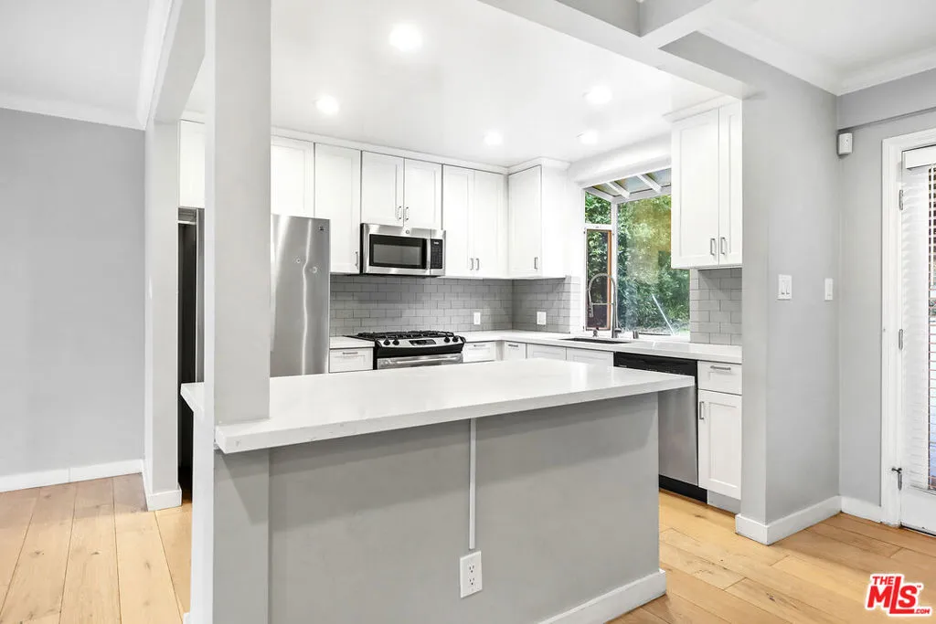 11423 Sunshine Terrace, Studio City, California 91604 home-pic-23