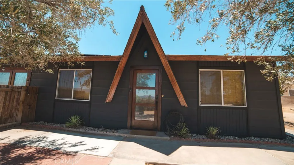 4762 Avenida Del Sol, Joshua Tree, California 92252 home-pic-1