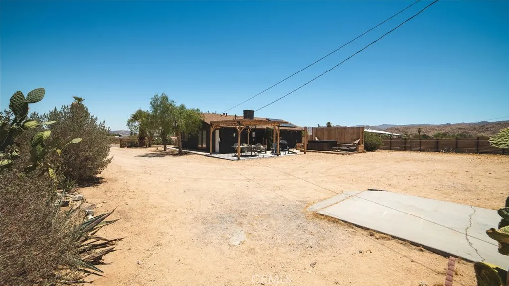4762 Avenida Del Sol, Joshua Tree, California 92252 home-pic-19