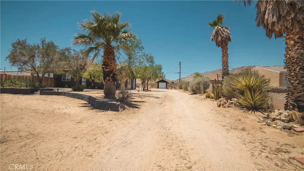 4762 Avenida Del Sol, Joshua Tree, California 92252 home-pic-21