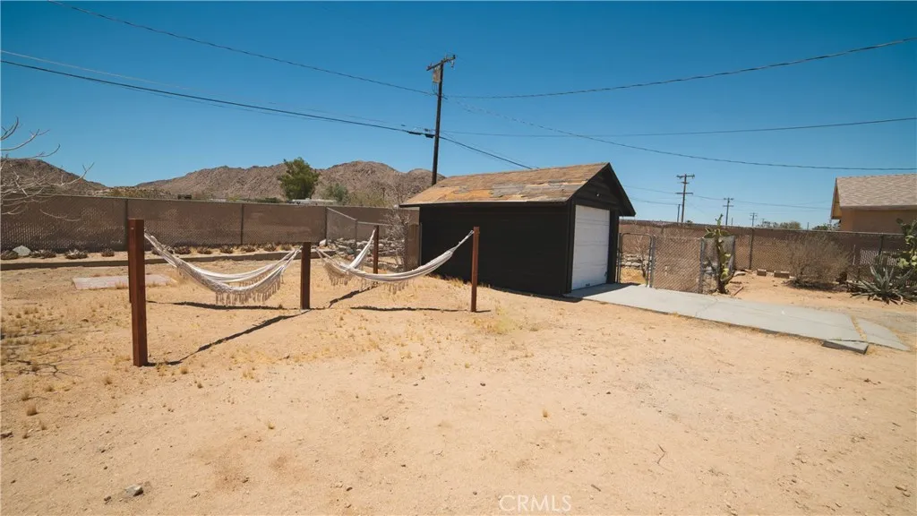 4762 Avenida Del Sol, Joshua Tree, California 92252 home-pic-12