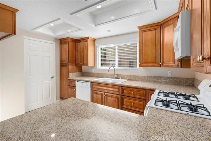 39001 Calle Hermosa, Murrieta, California 92563