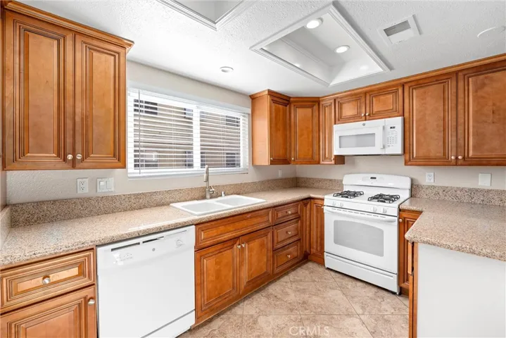 39001 Calle Hermosa, Murrieta, California 92563