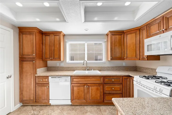 39001 Calle Hermosa, Murrieta, California 92563