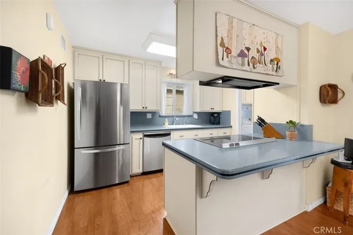 Kitchen with Breakfast Bar
