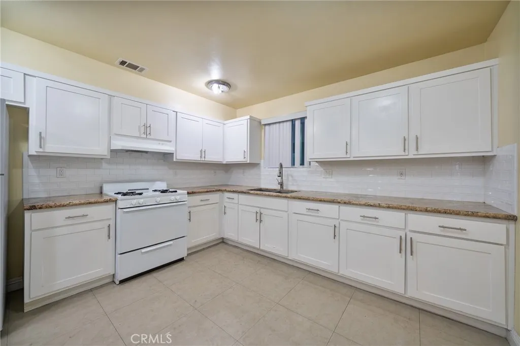 1401 W 42nd Place, Los Angeles, California 90062 home-pic-1