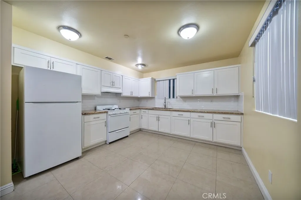 1401 W 42nd Place, Los Angeles, California 90062 home-pic-2