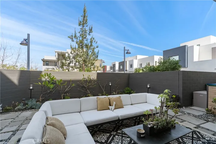 Private side yard
