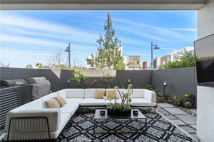 Private side yard