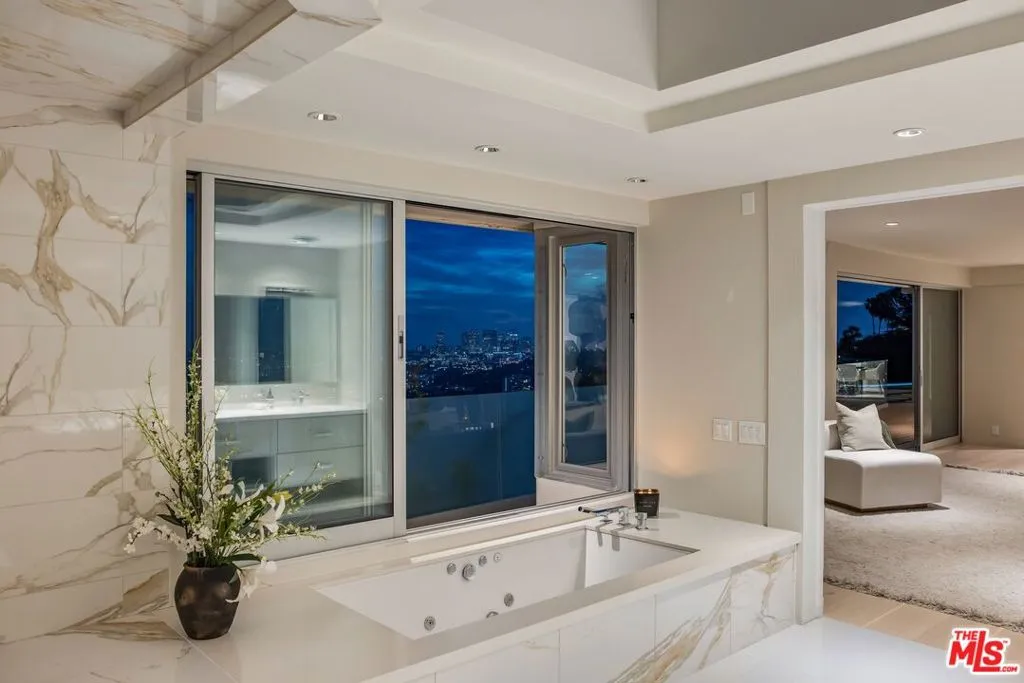 8515 Hedges Way, Los Angeles, California 90069 home-pic-24