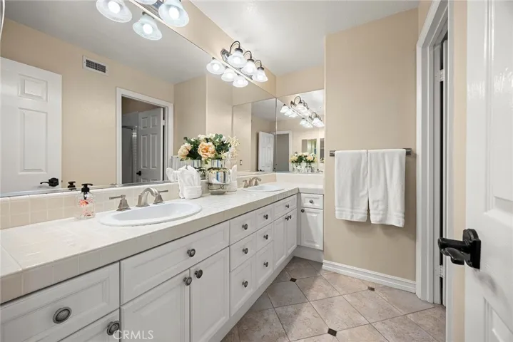 Hall bathroom upstairs