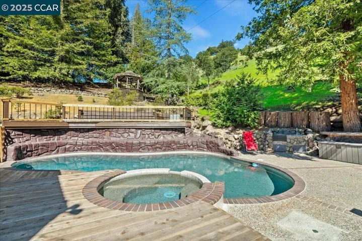 12 Lost Valley Dr, Orinda, California 94563