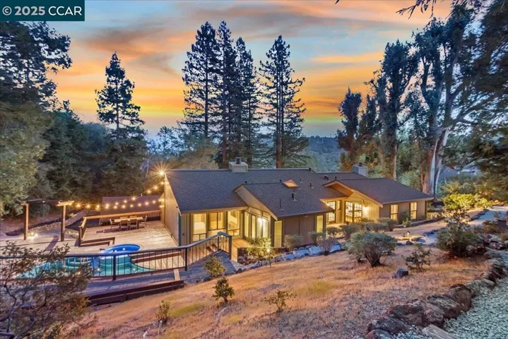 12 Lost Valley Dr, Orinda, California 94563