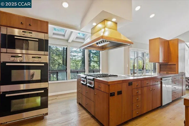 12 Lost Valley Dr, Orinda, California 94563