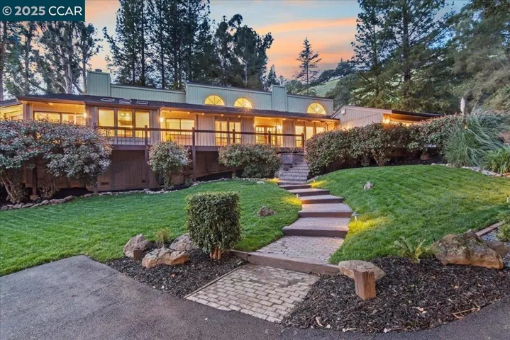 12 Lost Valley Dr, Orinda, California 94563