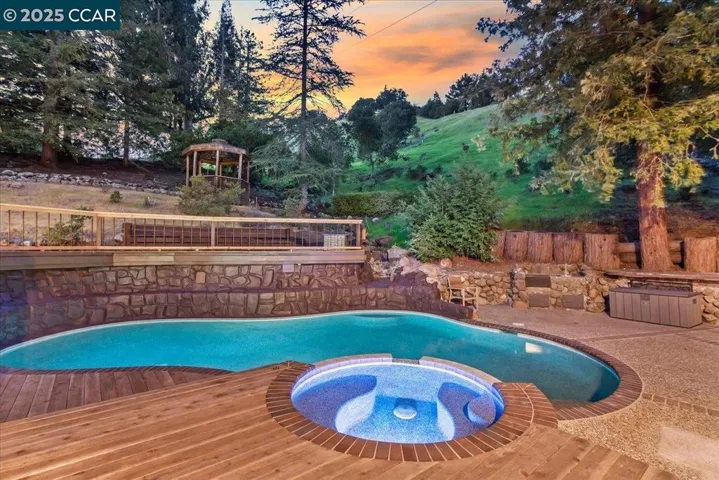 12 Lost Valley Dr, Orinda, California 94563