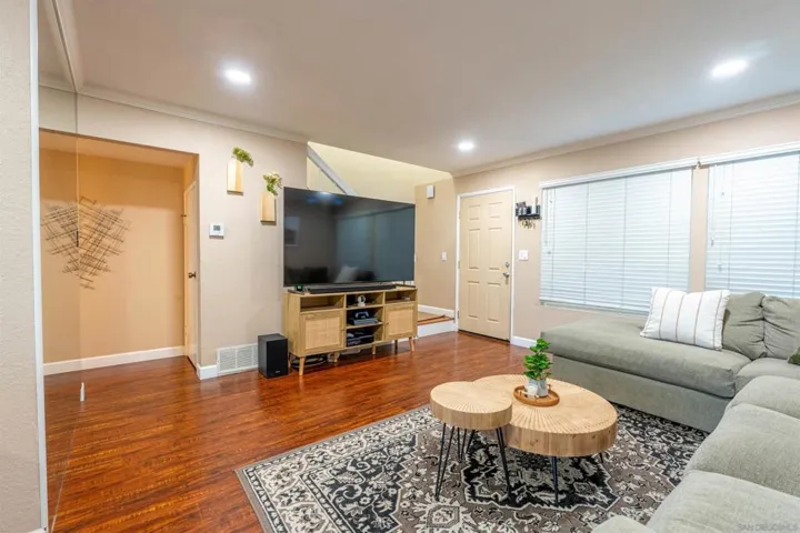 10317 Caminito Surabaya 81, San Diego, California 92131