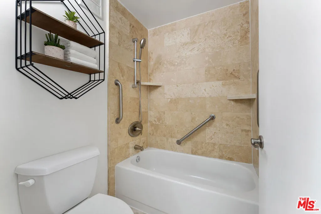 600 W 9th Street 302, Los Angeles, California 90015 home-pic-10