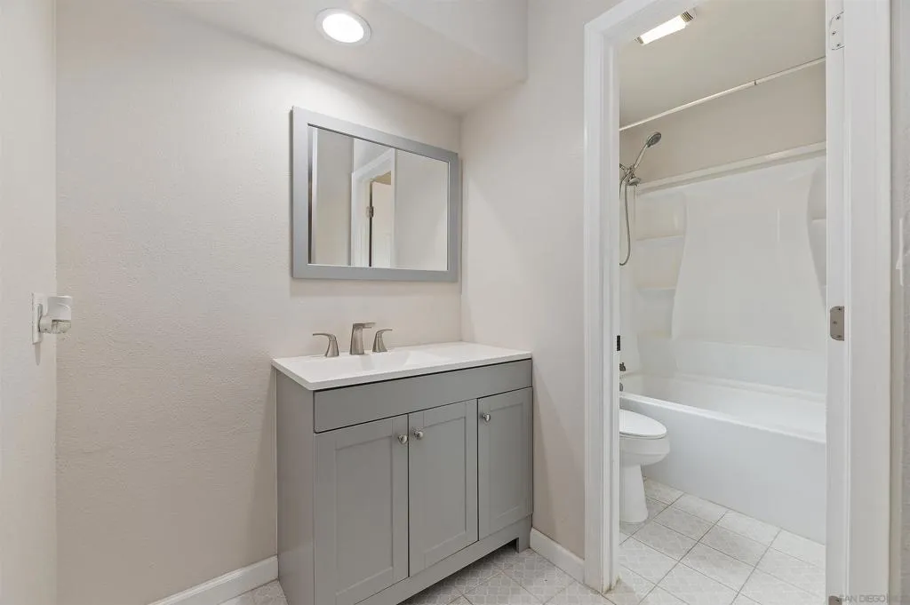 639 E 5th St, San Jacinto, California 92583 home-pic-17