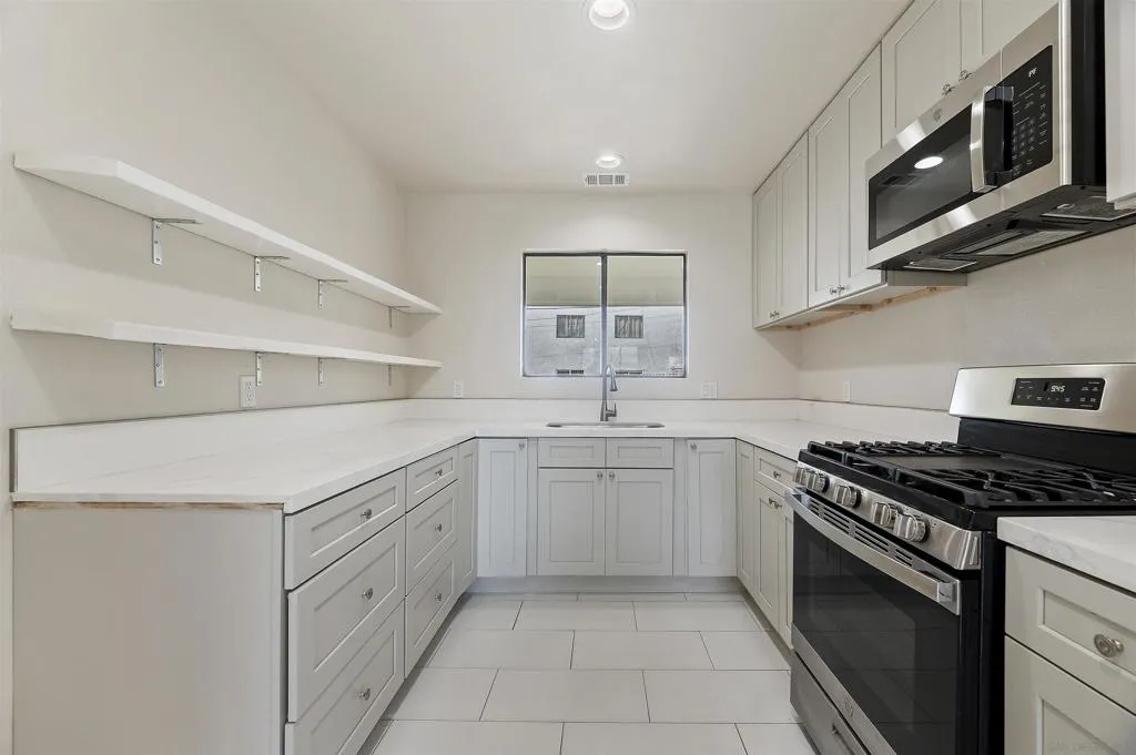 639 E 5th St, San Jacinto, California 92583 home-pic-10