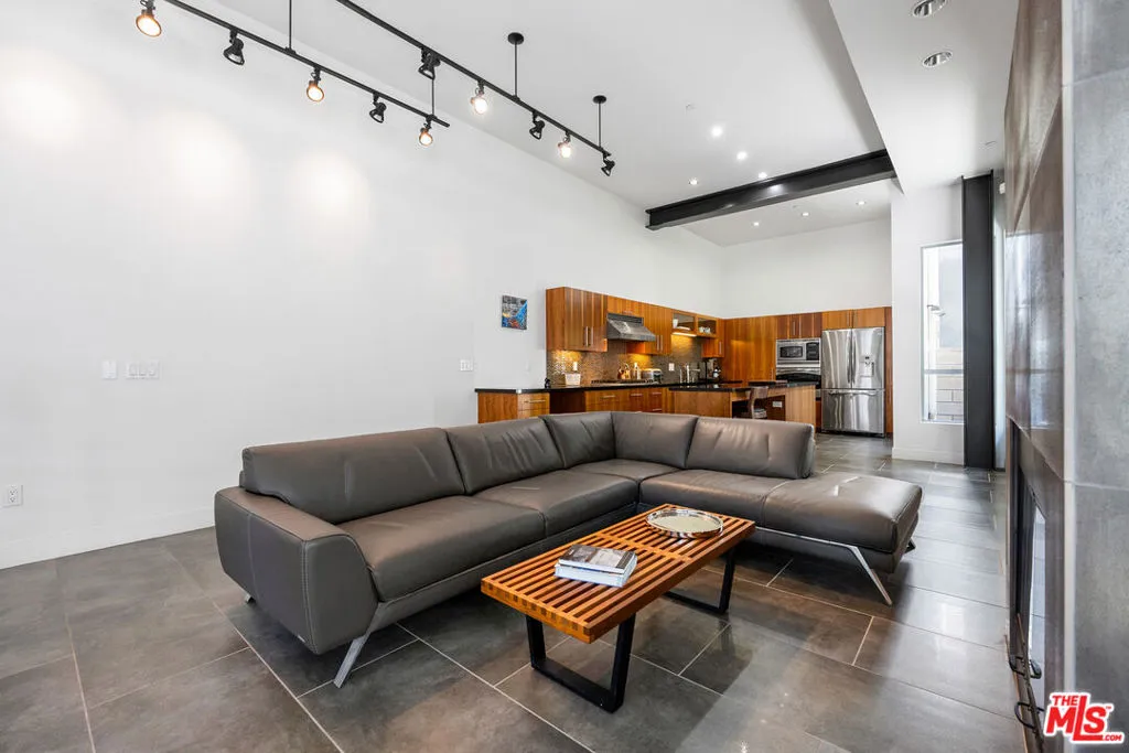 852 10th Street 3, Santa Monica, California 90403 home-pic-4