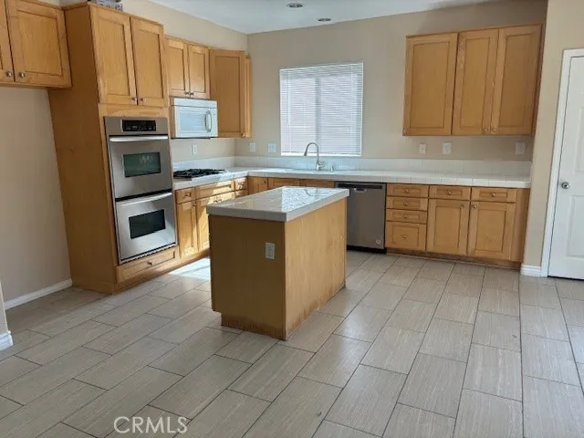 1610 E Avenue J2, Lancaster, California 93535 home-pic-9